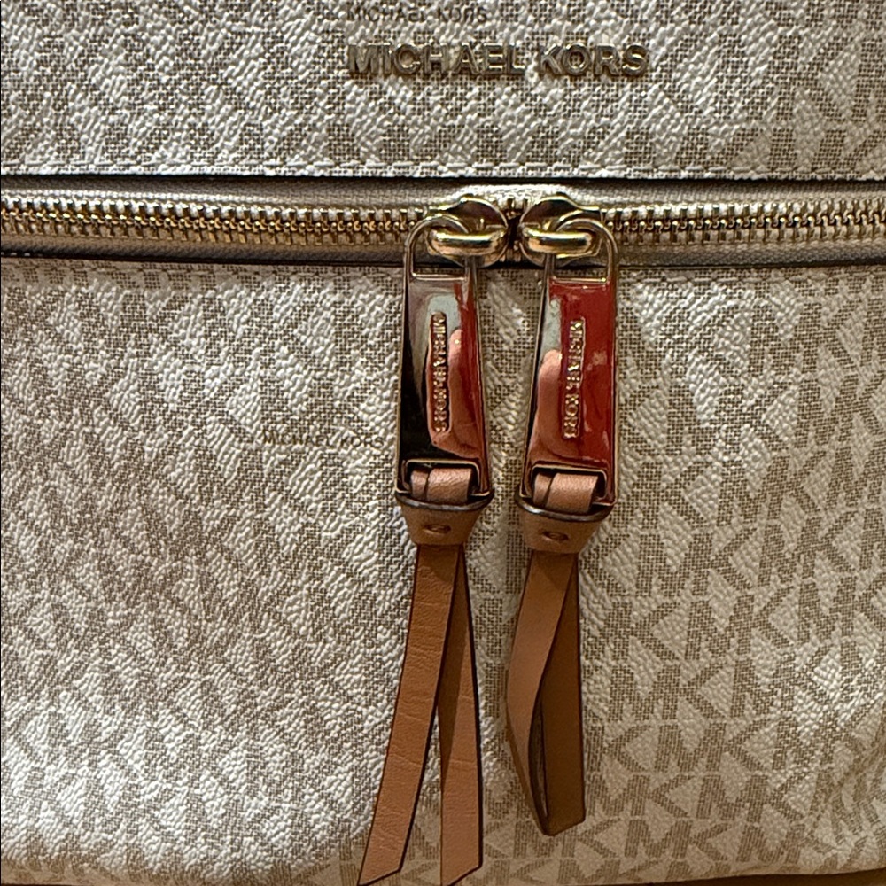 Michael Kors Rhea Medium Logo Backpack - Vanilla & Acorn|Like New - Picture 2 of 13